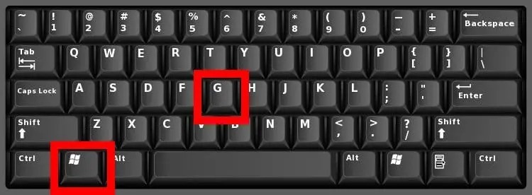 Close-up of a black keyboard highlighting the 'G' key and Windows key in red boxes, showing keyboard layout details.